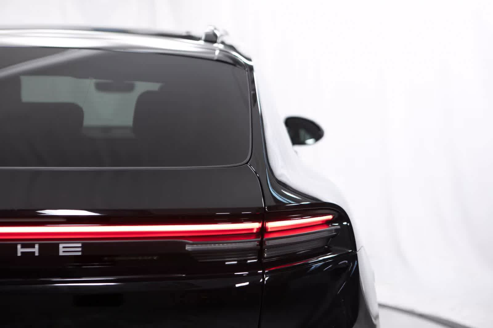 Certified 2025 Porsche Macan 4 Electric AWD/4WD image 21