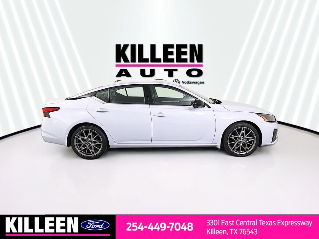 Used 2024 Nissan Altima 2.0 SR FWD image 10