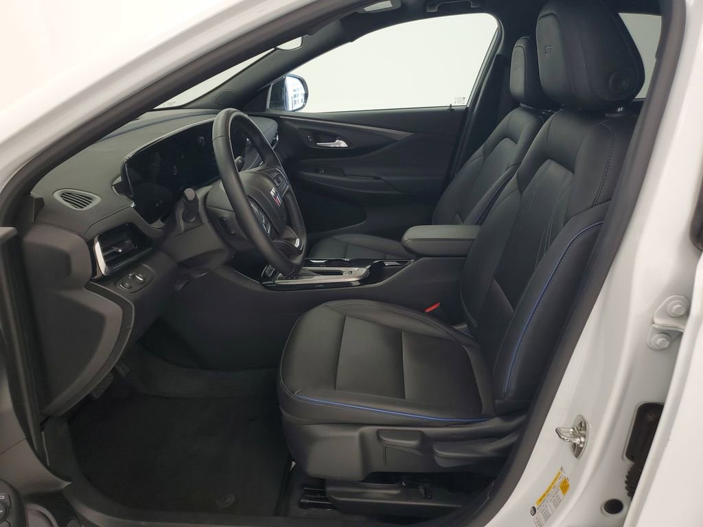 Used 2025 Buick Envista Sport Touring image 12