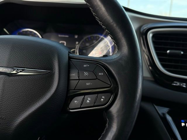Used 2020 Chrysler Pacifica Touring-L w/ Advanced Safetytec Group image 8