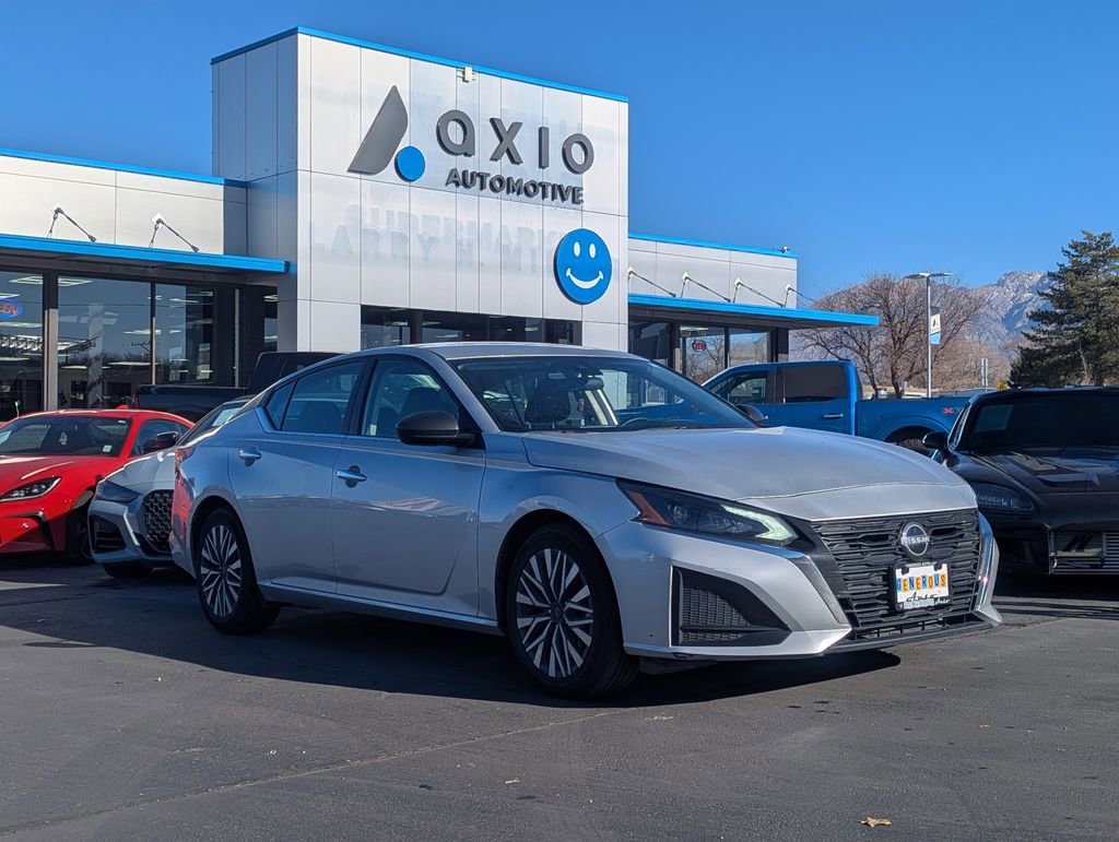 Used 2024 Nissan Altima 2.5 SV