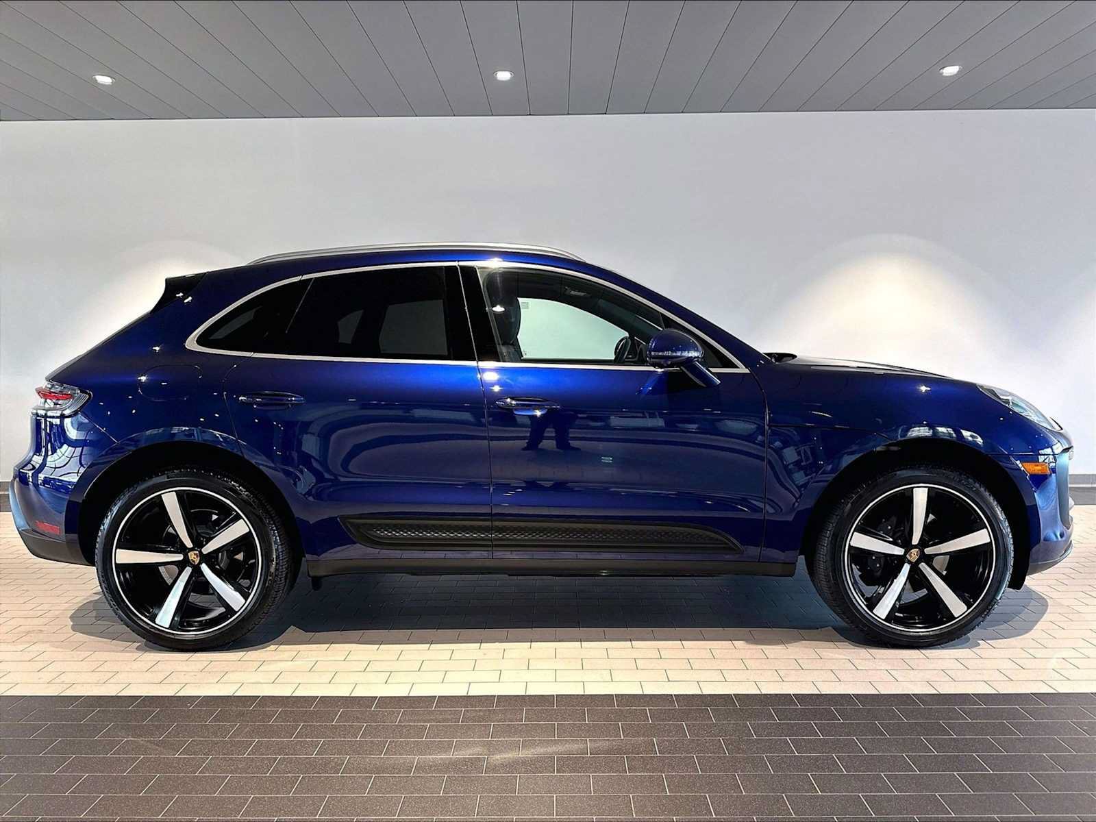 Used 2026 Porsche Macan AWD/4WD image 12