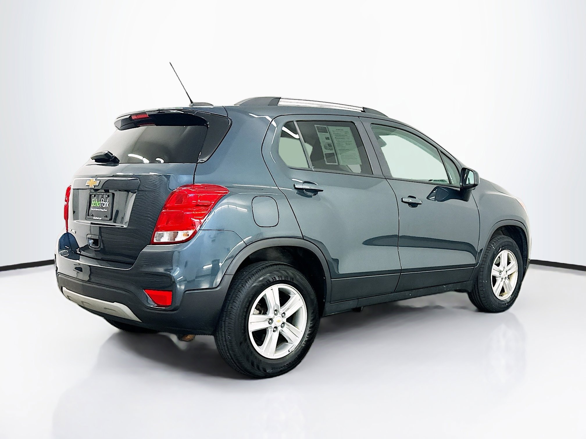 Used 2021 Chevrolet Trax LT w/ LT Convenience Package image 9