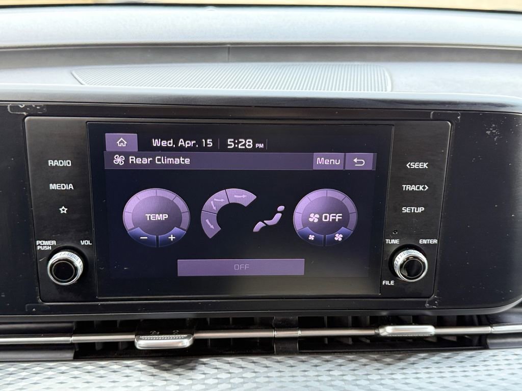 Used 2022 Kia Carnival LX image 16