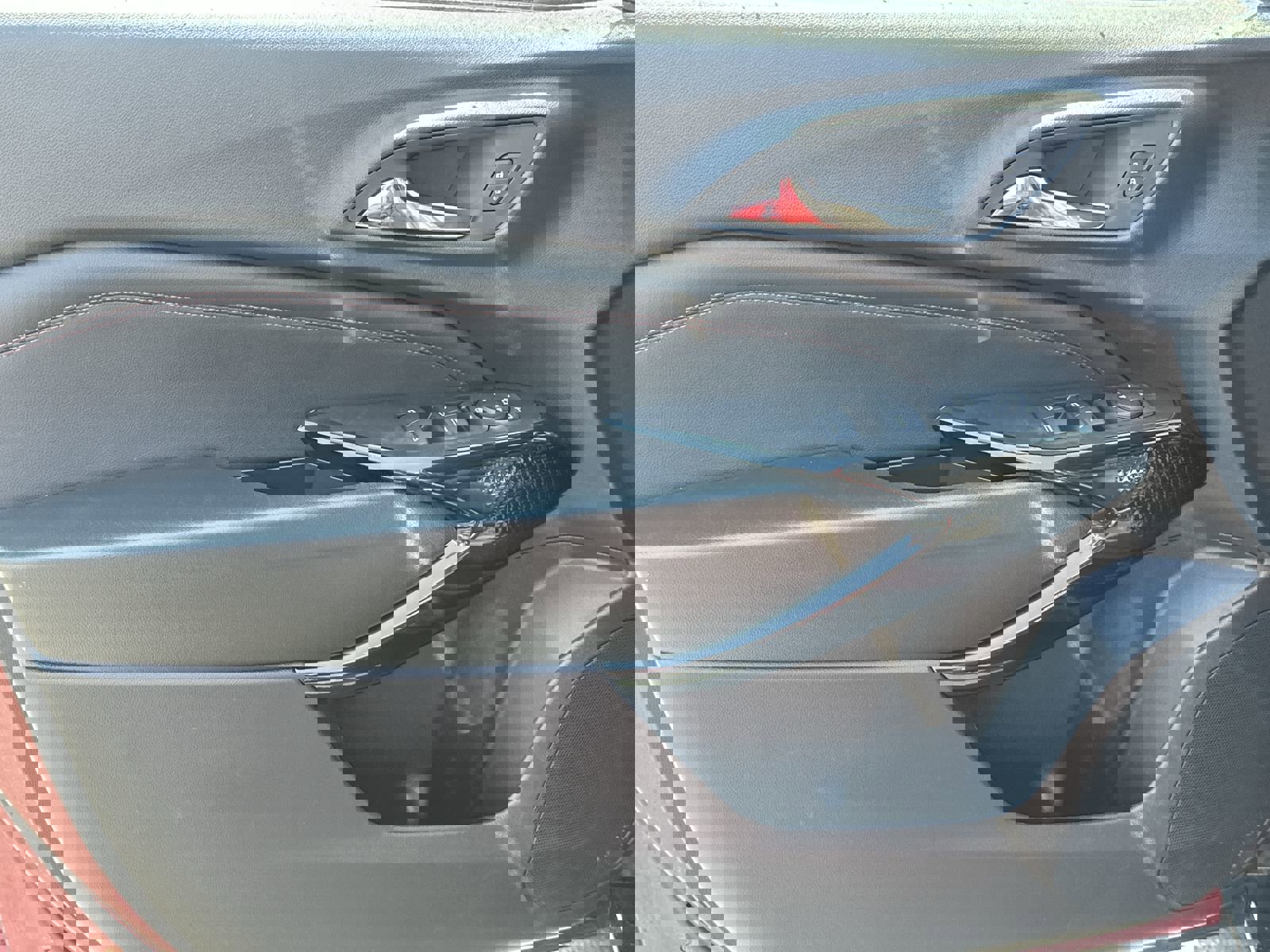 Used 2025 Chevrolet Trax RS w/ Driver Confidence Package image 14