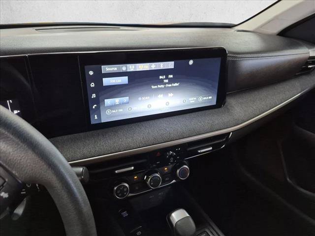 Used 2025 Nissan Kicks SV FWD image 12