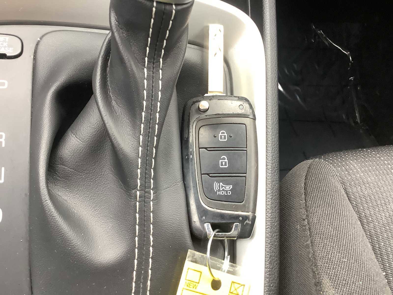 Used 2022 Hyundai Venue SE FWD image 19