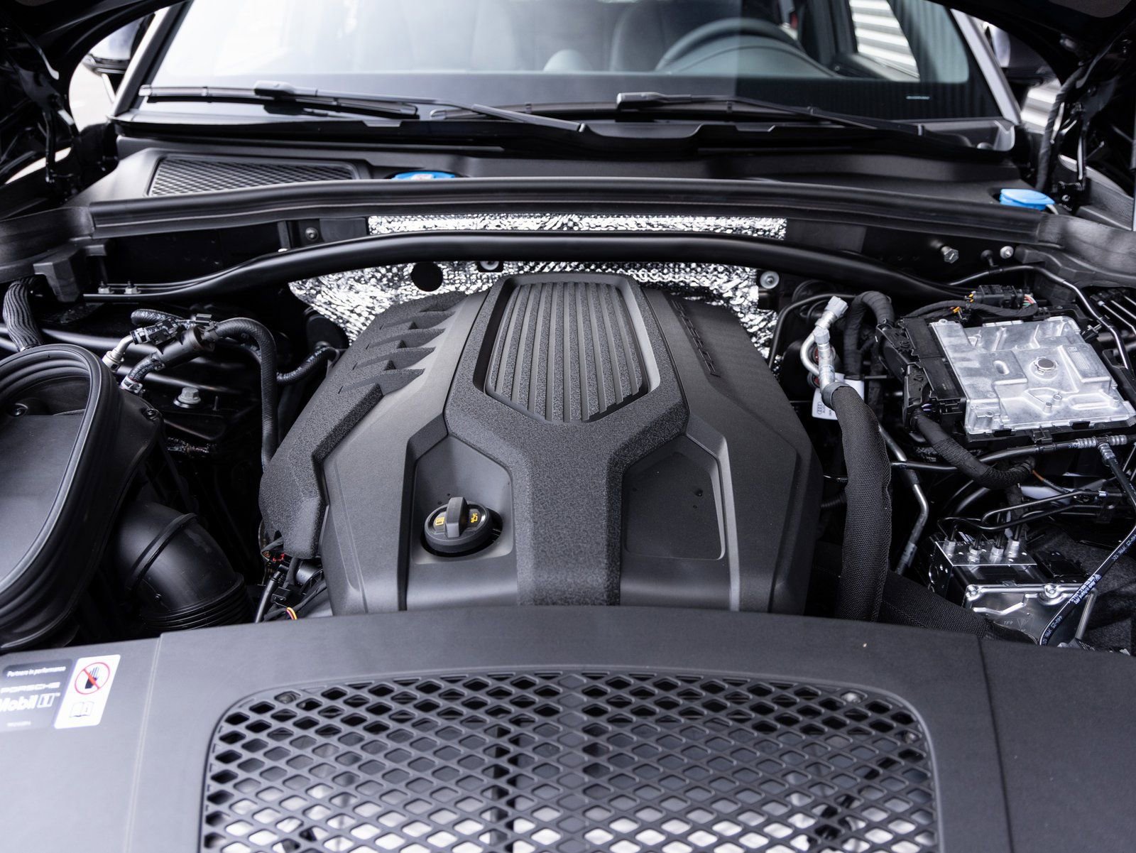 Certified 2026 Porsche Macan image 36