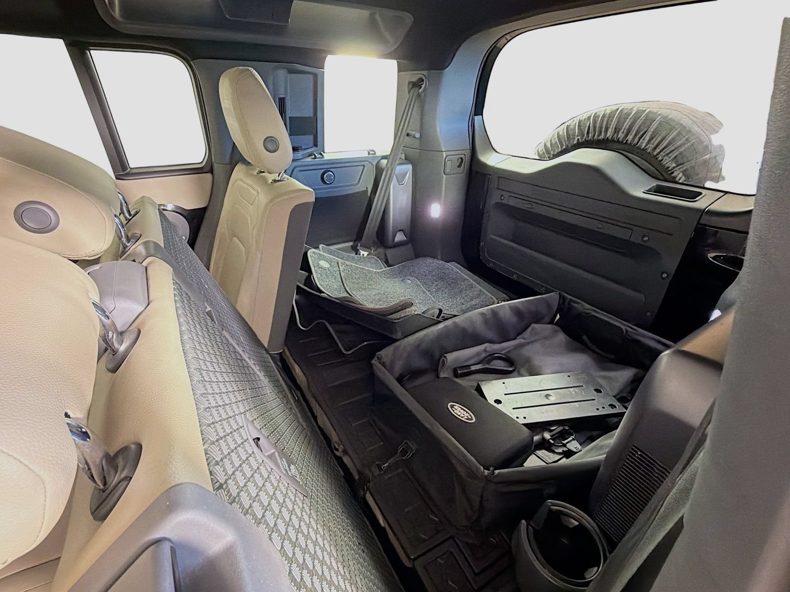 Certified 2023 Land Rover Defender 110 SE AWD/4WD image 29