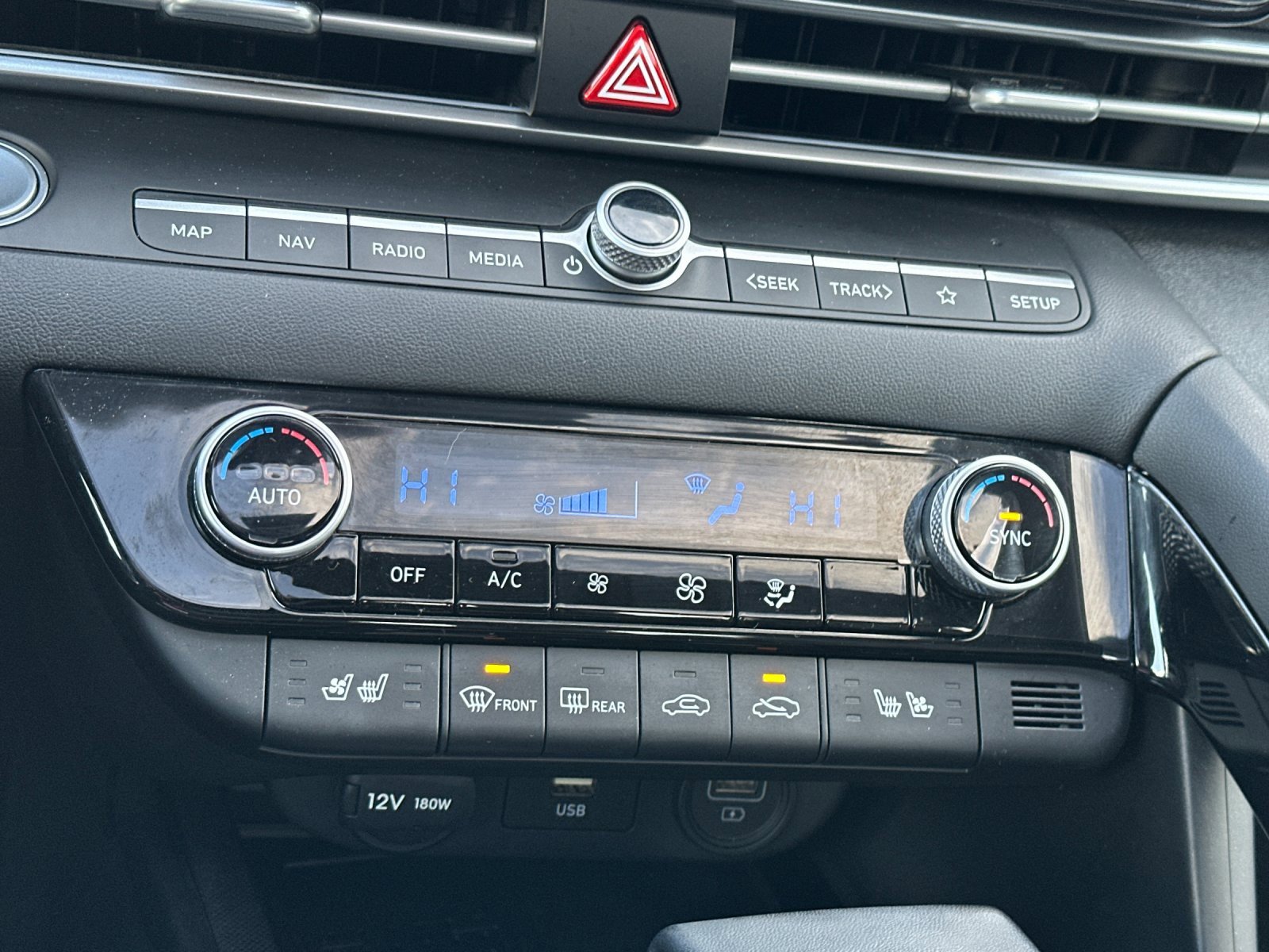 Used 2023 Hyundai Elantra Limited w/ Winter Weather Package image 20