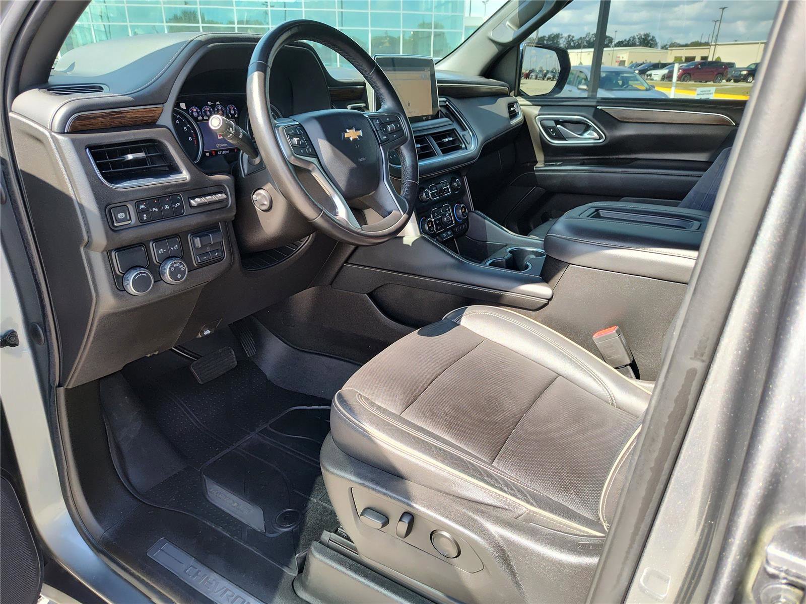 Used 2021 Chevrolet Tahoe Premier w/ Premium Package image 2