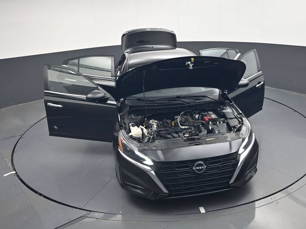 Used 2024 Nissan Altima 2.5 SV FWD image 41