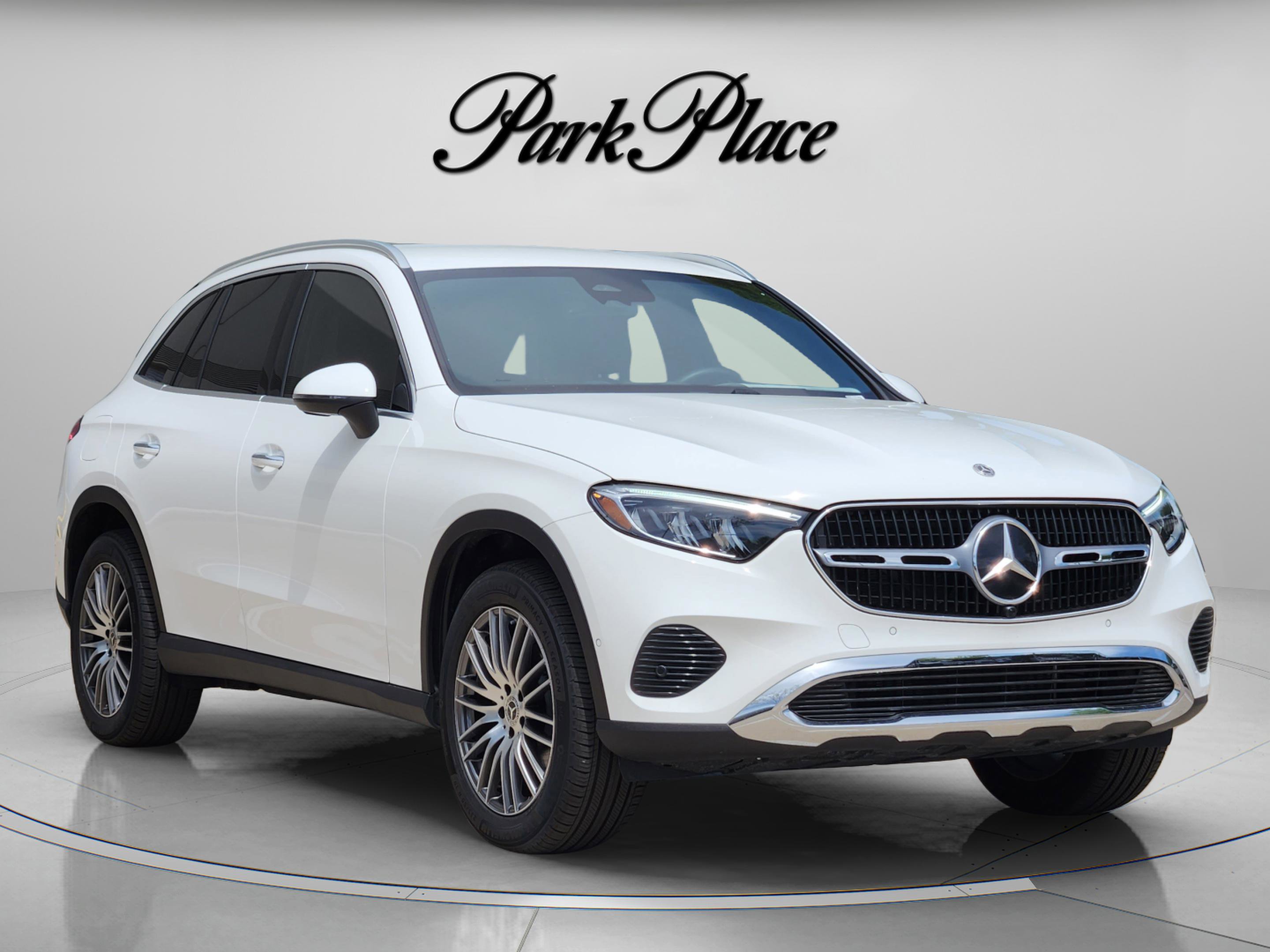 Certified 2025 Mercedes-Benz GLC 300 4MATIC image 4