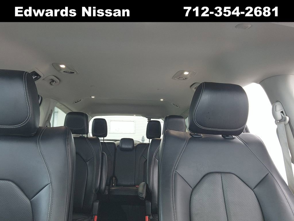 Used 2024 Chrysler Pacifica Touring-L image 36