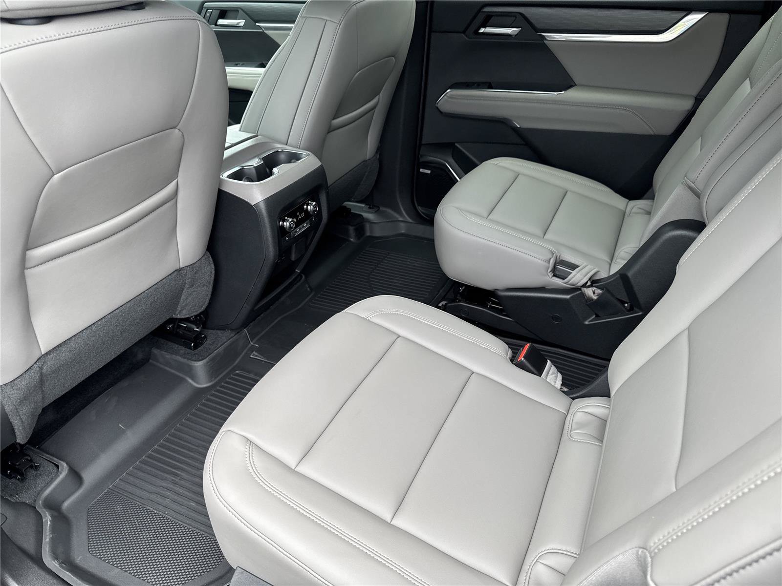 New 2026 GMC Acadia Elevation w/ Elevation Premium Package FWD image 29