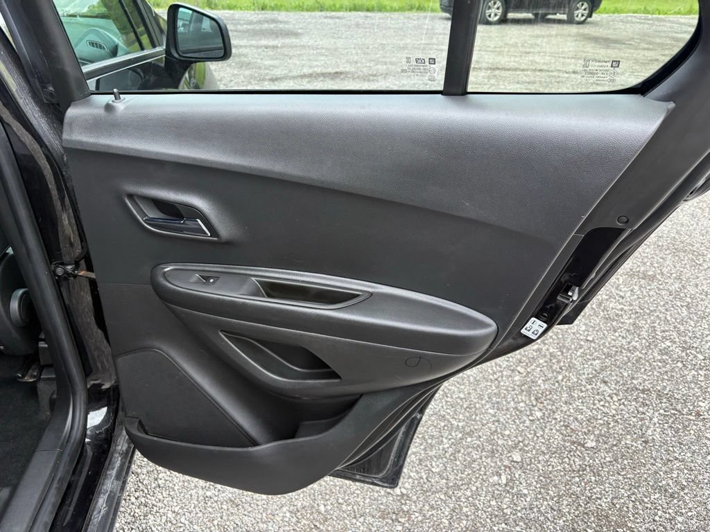 Used 2021 Chevrolet Trax LS w/ Tint and Cruise Package FWD image 13