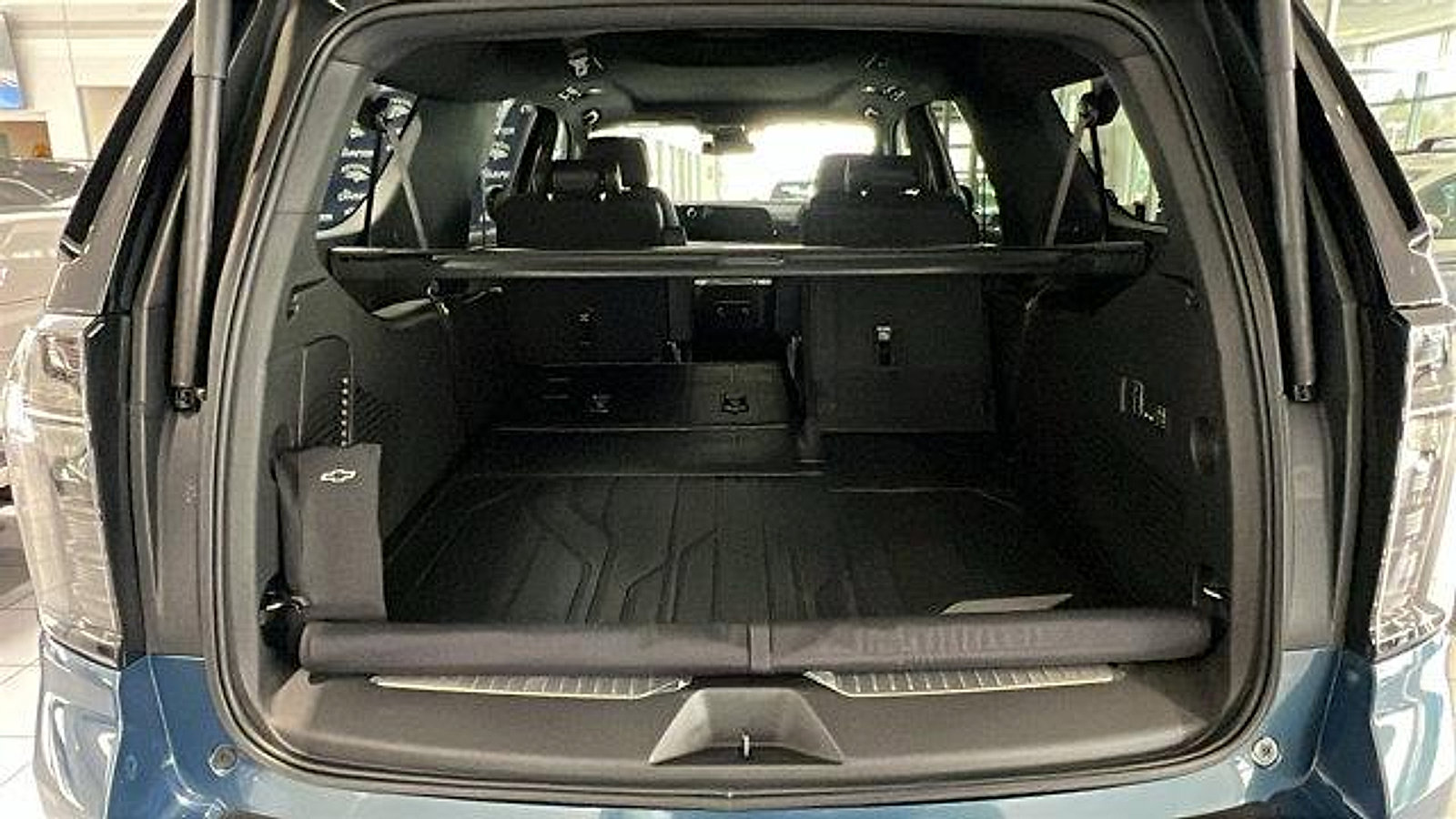 New 2026 Chevrolet Suburban Premier w/ Sun And Tow Package AWD/4WD image 7