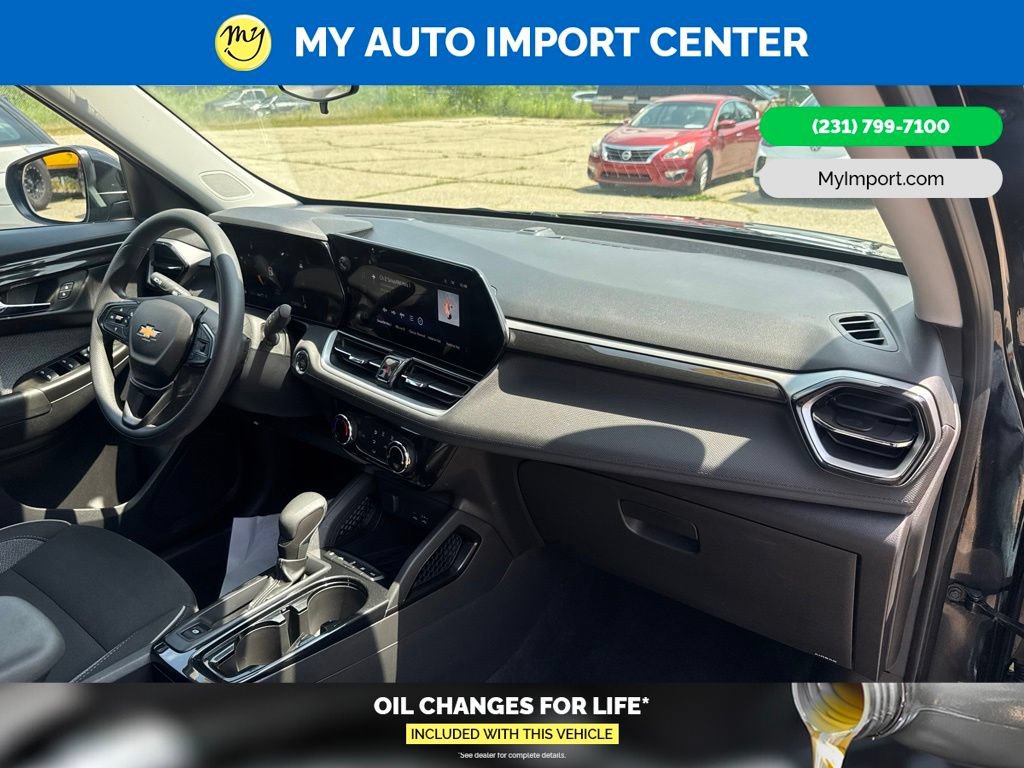 Used 2025 Chevrolet TrailBlazer LT AWD/4WD image 27
