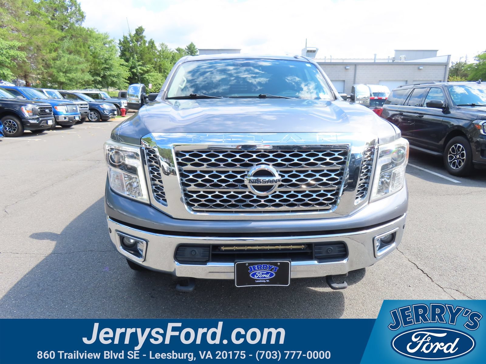 Used 2017 Nissan Titan SL w/ Chrome Package AWD/4WD image 2