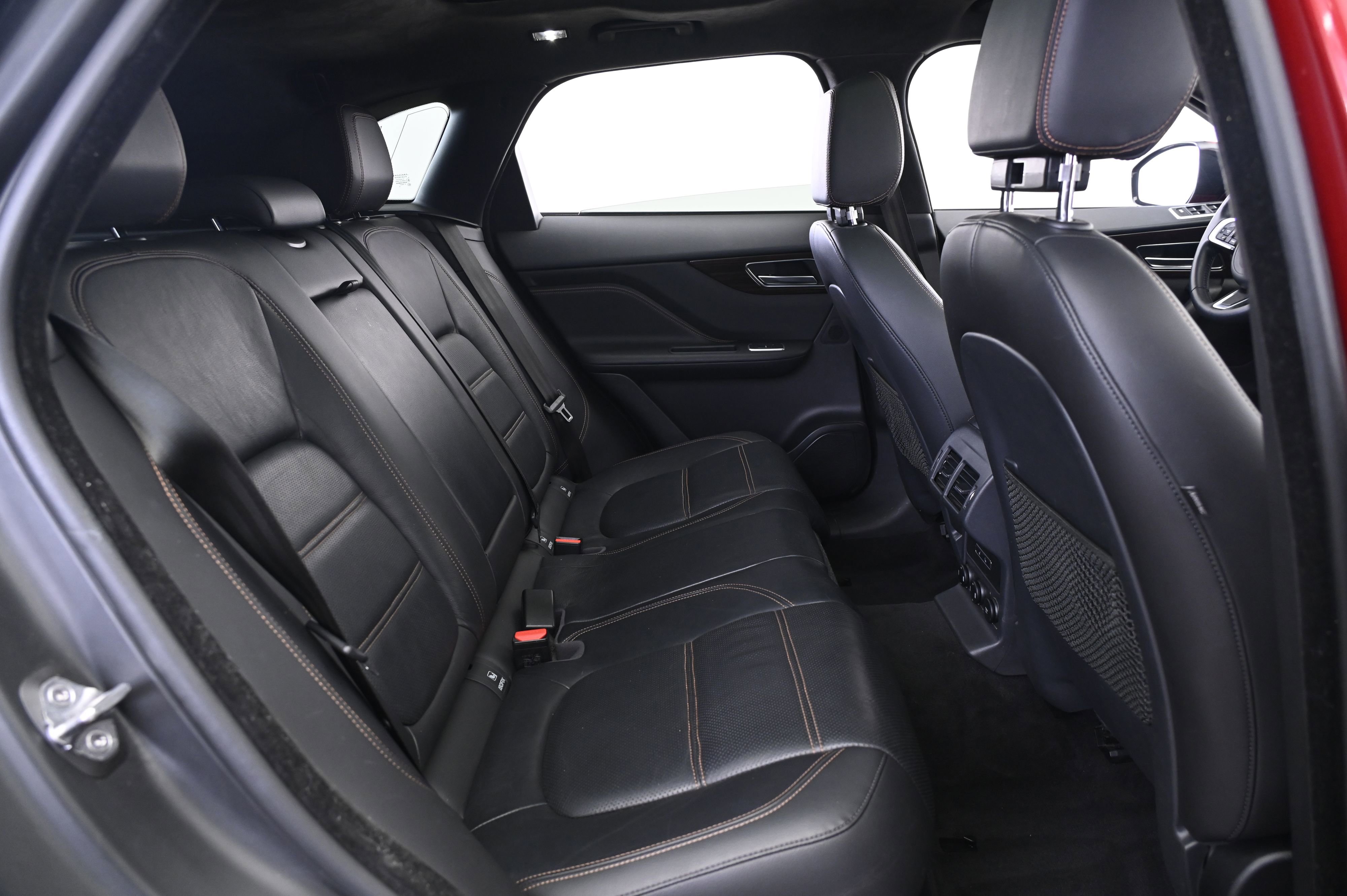 Used 2020 Jaguar F-PACE Prestige image 18