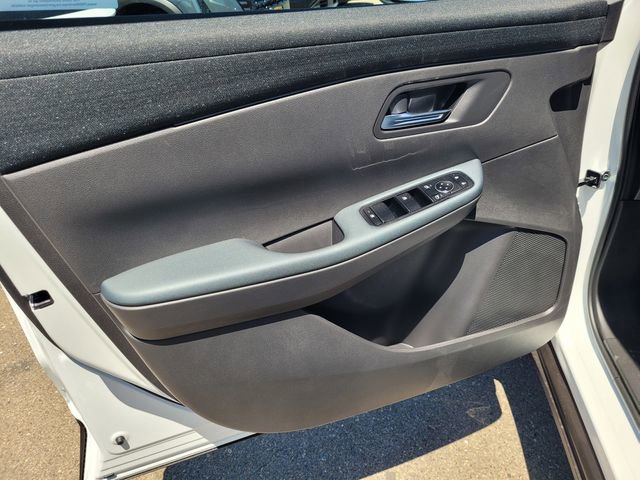 New 2026 Nissan Leaf FWD image 8