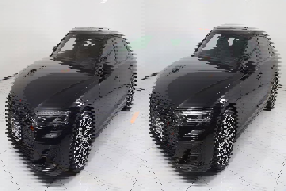 Used 2025 Audi S8 image 36