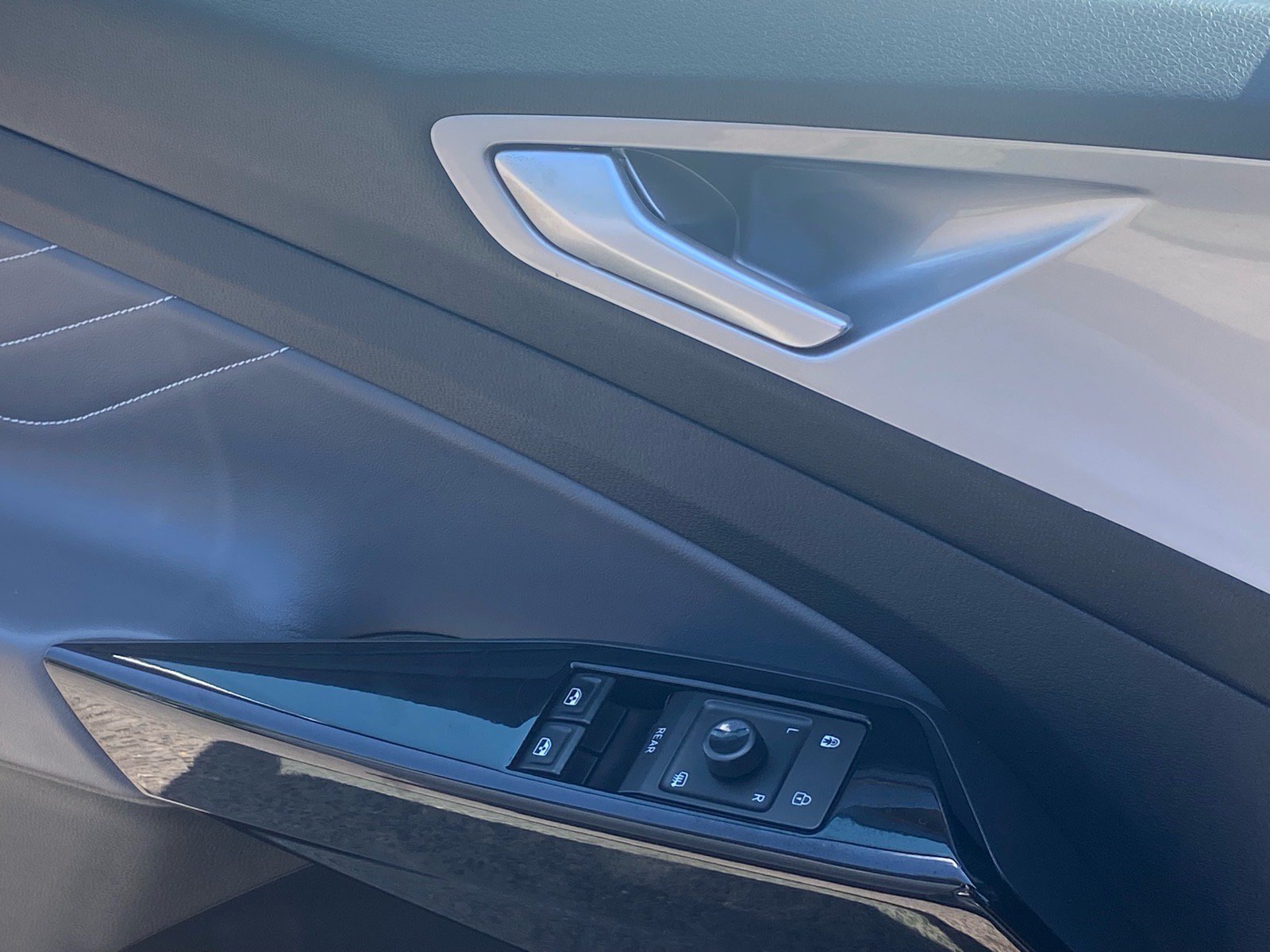 Certified 2023 Volkswagen ID.4 S RWD image 18