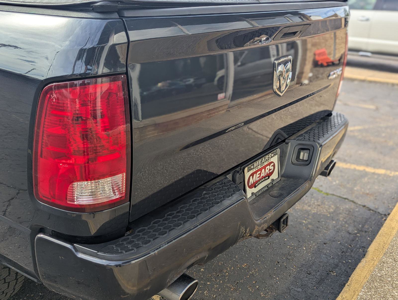 Used 2017 RAM 1500 Express w/ Express Value Package AWD/4WD image 12