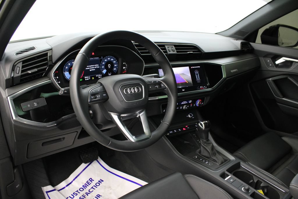 Used 2025 Audi Q3 2.0T Premium w/ Convenience Package AWD/4WD image 16