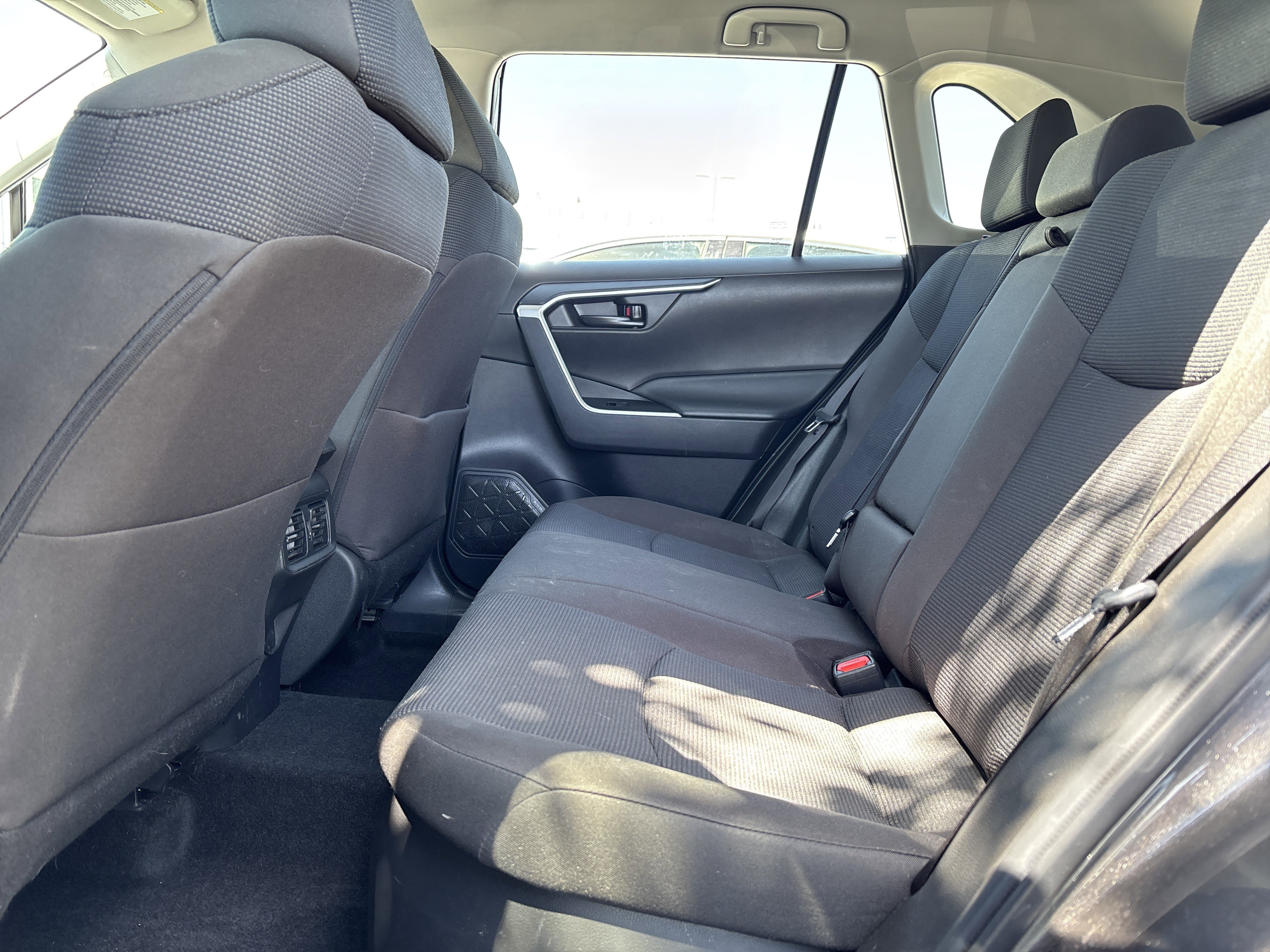 Used 2022 Toyota RAV4 LE AWD/4WD image 30