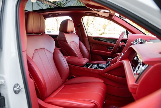 Used 2022 Bentley Bentayga image 54