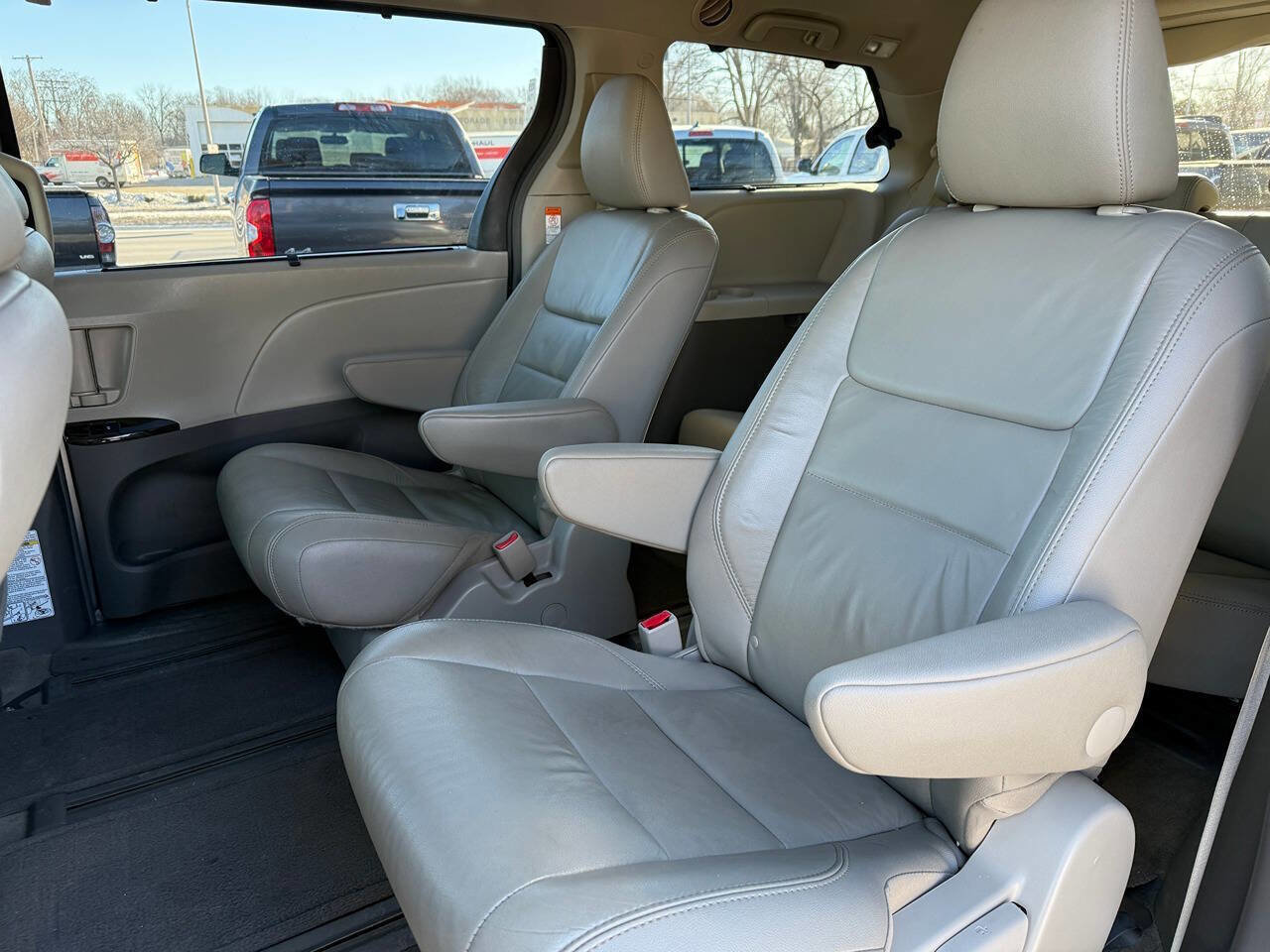 Used 2015 Toyota Sienna XLE Premium image 30