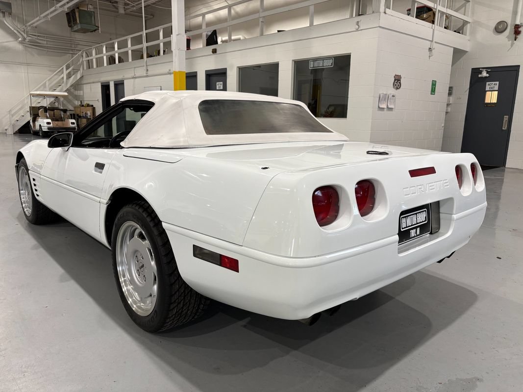 Used 1991 Chevrolet Corvette Convertible RWD image 5