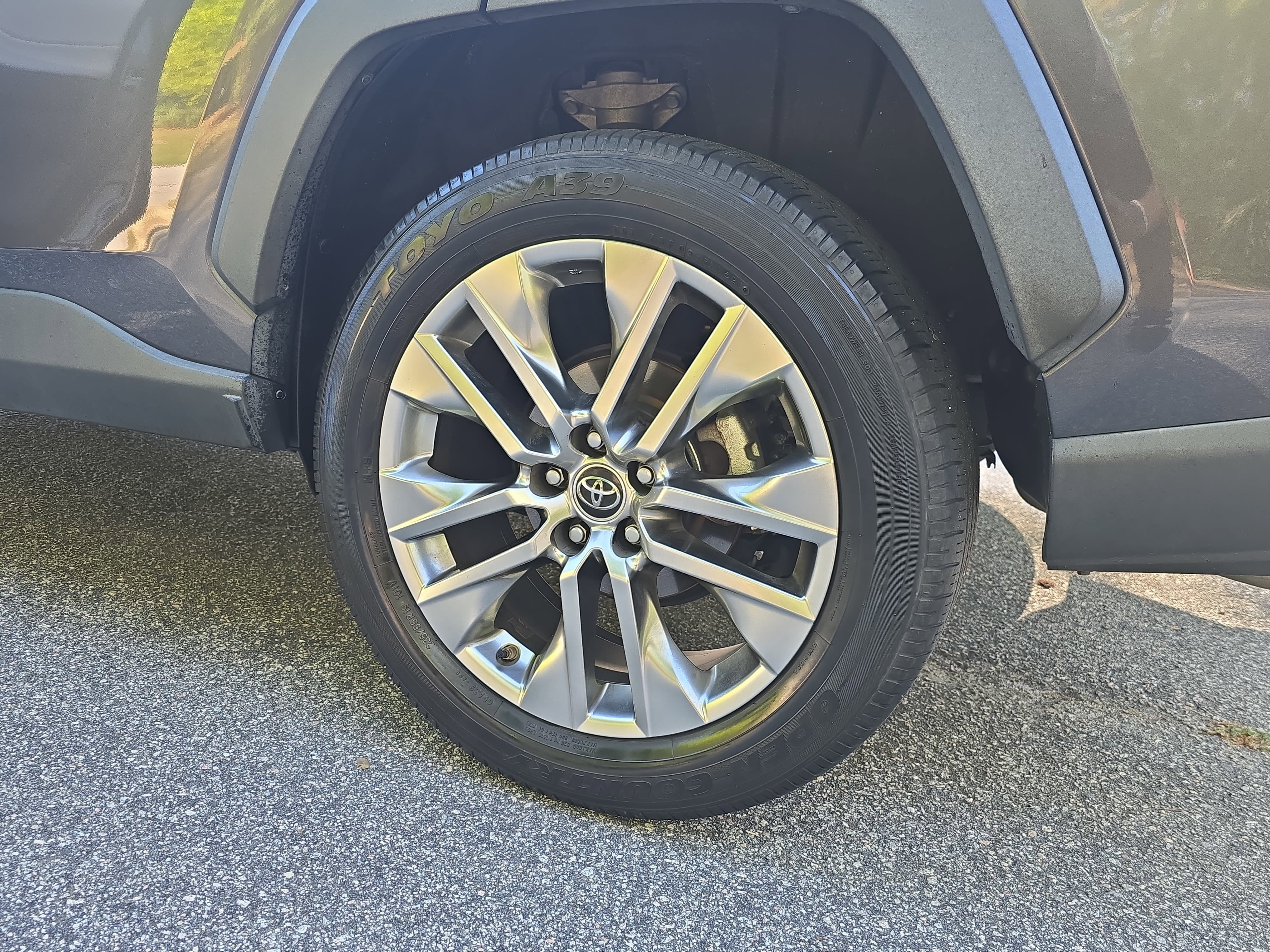 Used 2019 Toyota RAV4 XLE Premium image 33