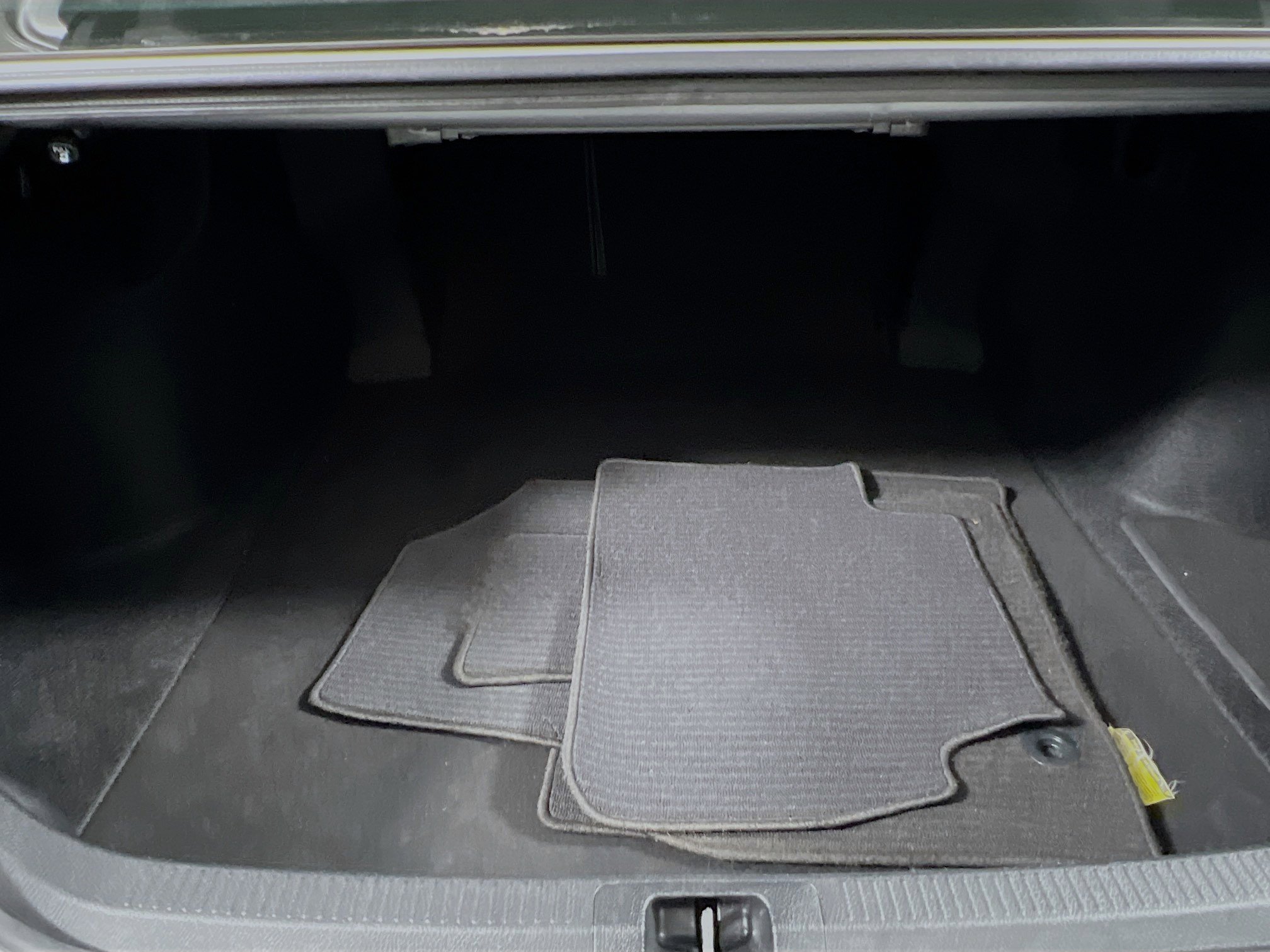 Used 2018 Toyota Camry LE image 34