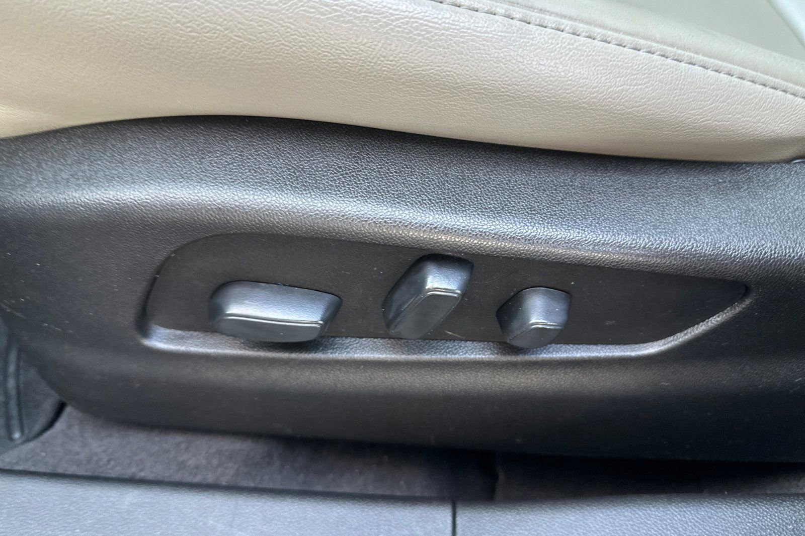 Used 2020 Cadillac XT4 Premium Luxury w/ Driver Awareness Package image 12