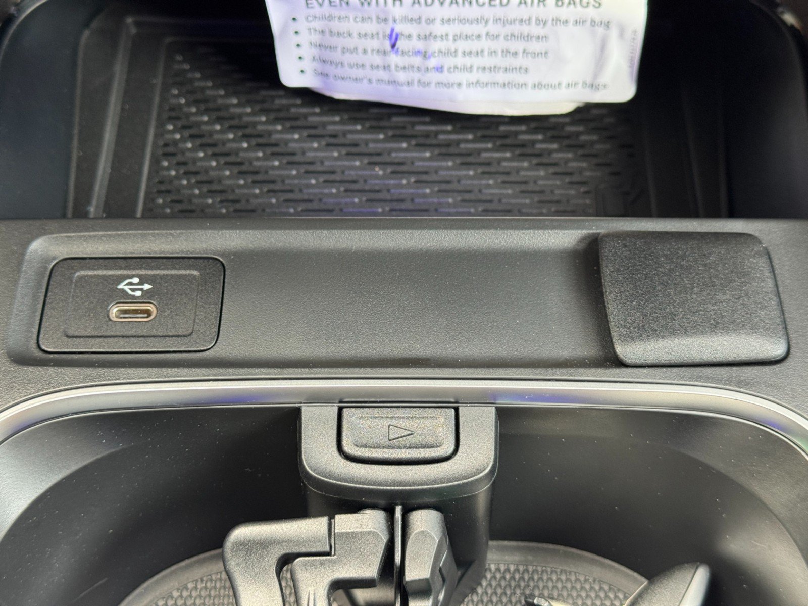 Used 2025 Mercedes-Benz GLB 250 image 30