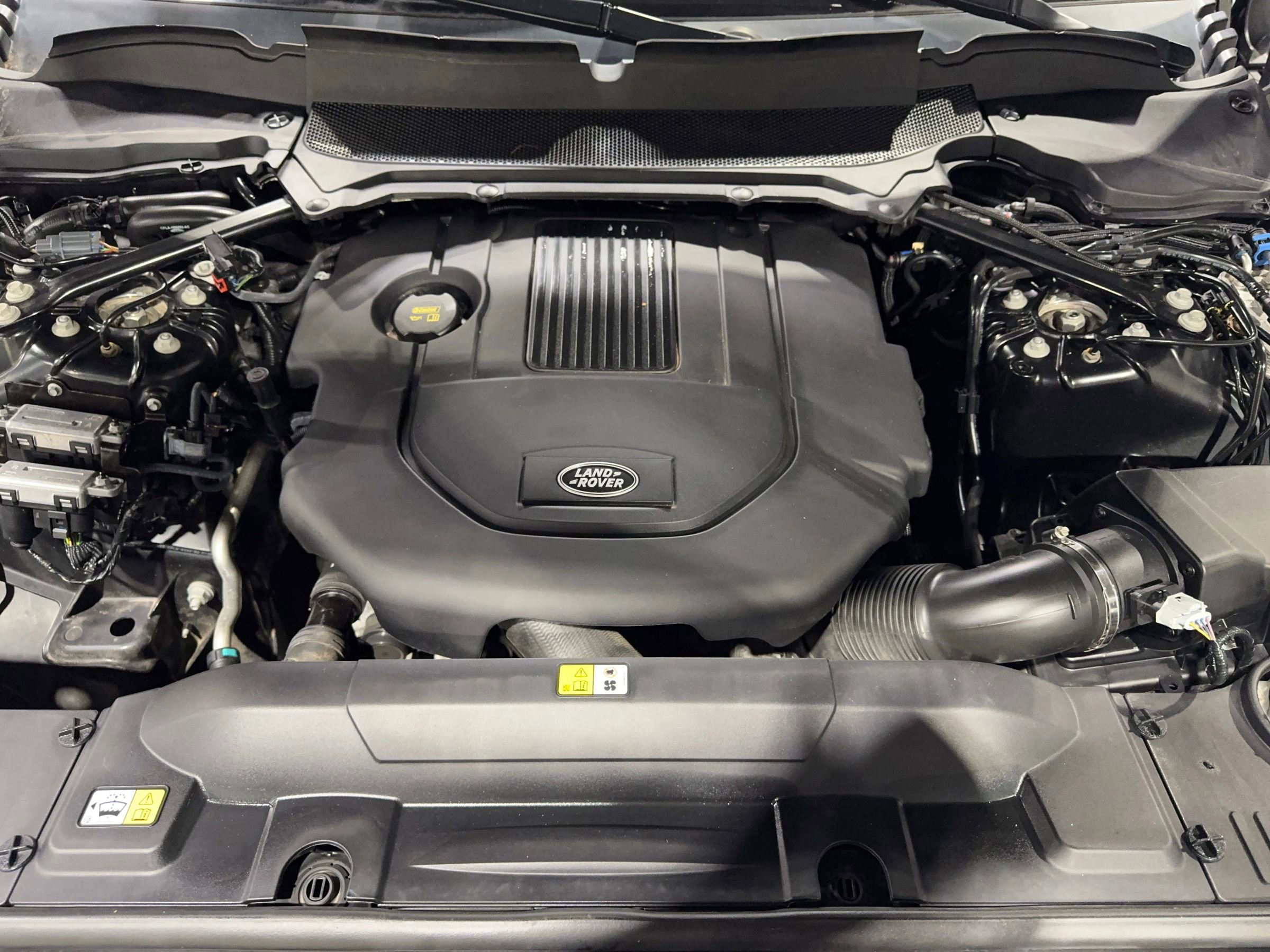 Used 2017 Land Rover Range Rover Sport SE image 38