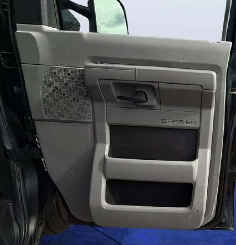 Used 2014 Ford E-150 and Econoline 150 w/ Power Group image 16