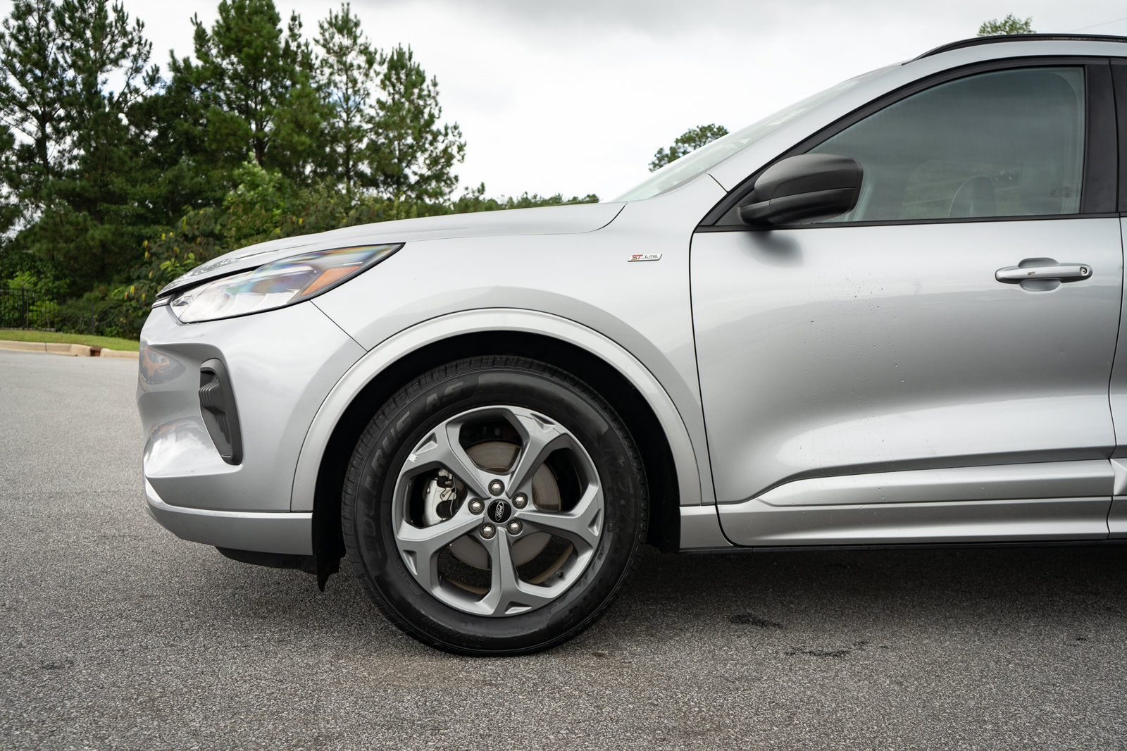 Used 2024 Ford Escape ST-Line w/ Cold Weather Package FWD image 4
