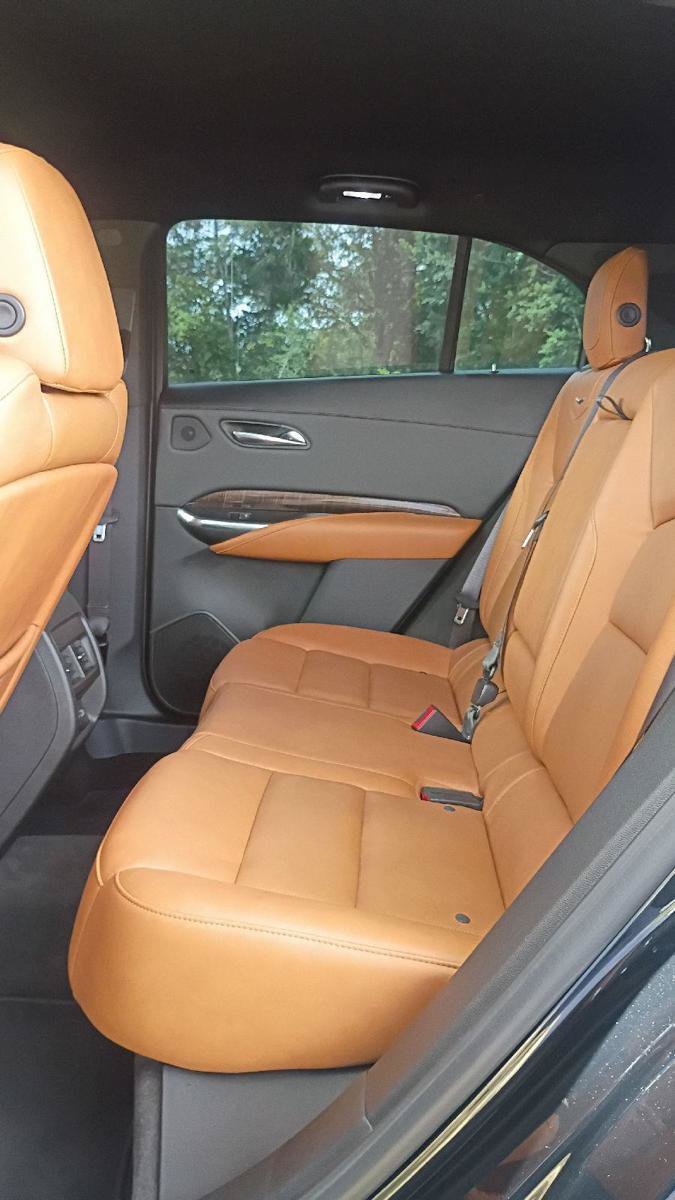 Used 2022 Cadillac XT4 Sport w/ LPO, ONYX Package FWD image 13