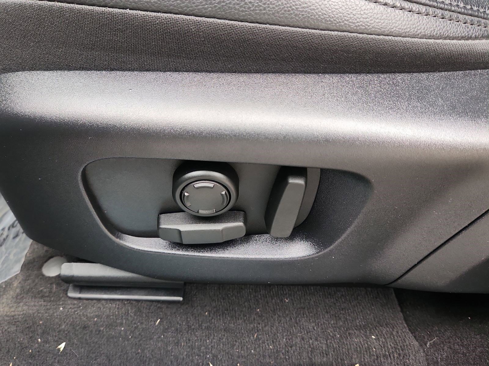 Used 2024 Land Rover Range Rover Evoque Dynamic SE image 9