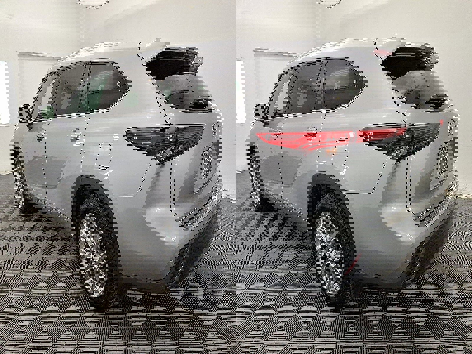 Used 2023 Toyota Highlander Limited image 22