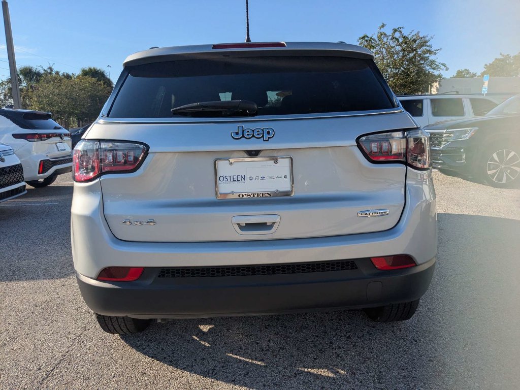 Used 2024 Jeep Compass Latitude AWD/4WD image 5