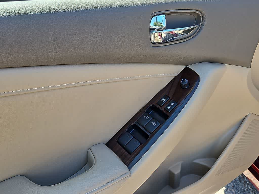 Used 2010 Nissan Altima 2.5 SL w/ Technology Pkg FWD image 12