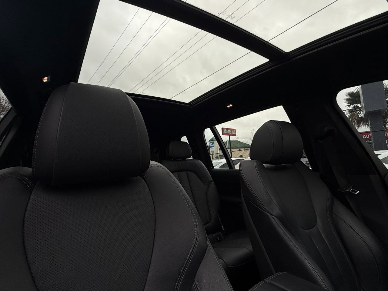 Used 2020 BMW X7 xDrive40i w/ M Sport Package image 40