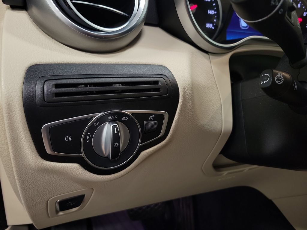 Used 2020 Mercedes-Benz GLC 300 4MATIC image 30