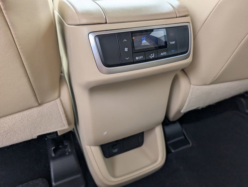 Used 2019 Toyota Highlander Limited image 28