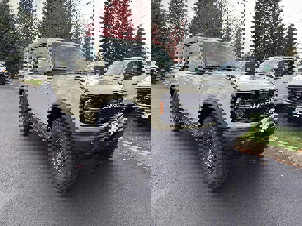 New 2025 Ford Bronco Outer Banks w/ Sasquatch Package