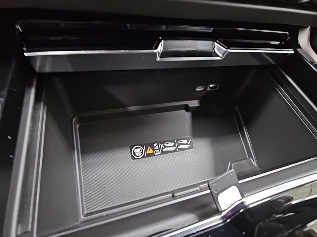 New 2026 GMC Yukon Denali w/ Sun & Power Step Package AWD/4WD image 21